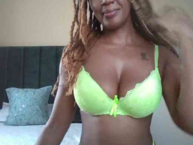 Saharangoddess webcam