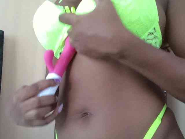 Saharangoddess webcam