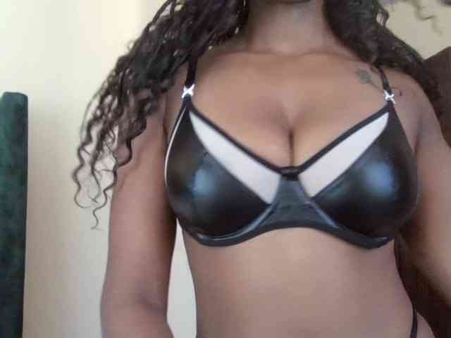 Saharangoddess webcam