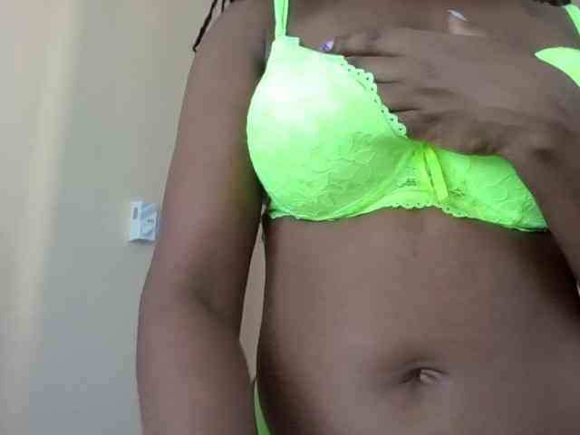 Saharangoddess webcam