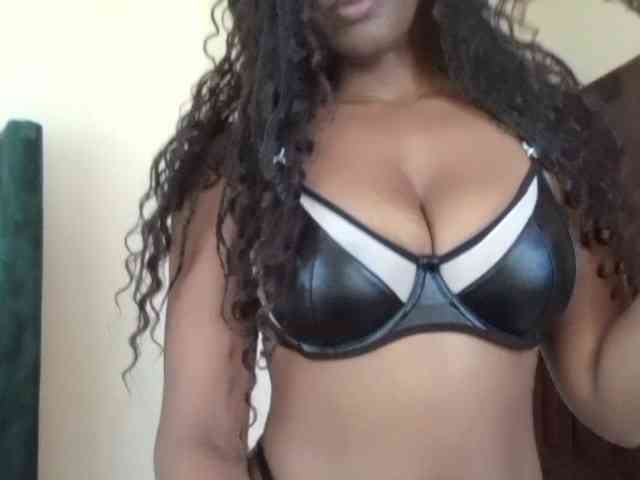 Saharangoddess webcam