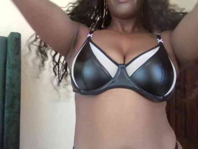 Saharangoddess webcam