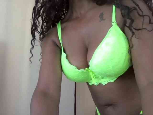 Saharangoddess webcam