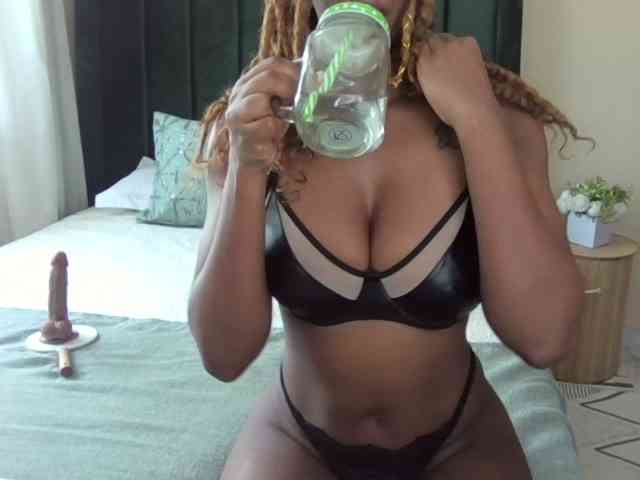 Saharangoddess webcam