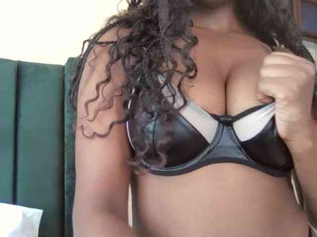 Saharangoddess webcam