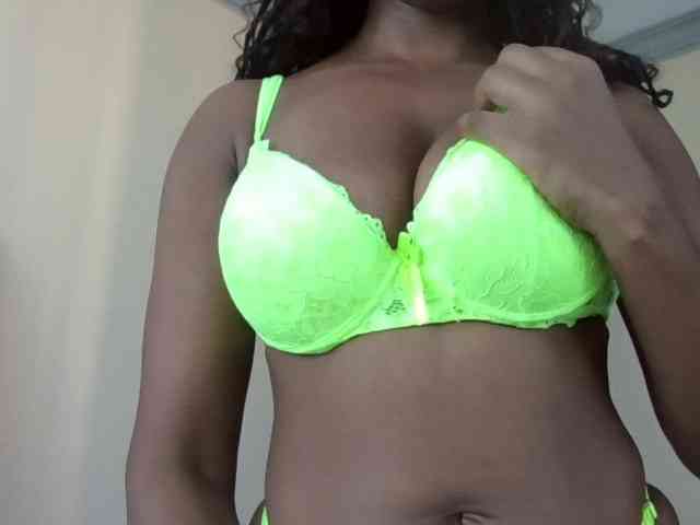 Saharangoddess webcam