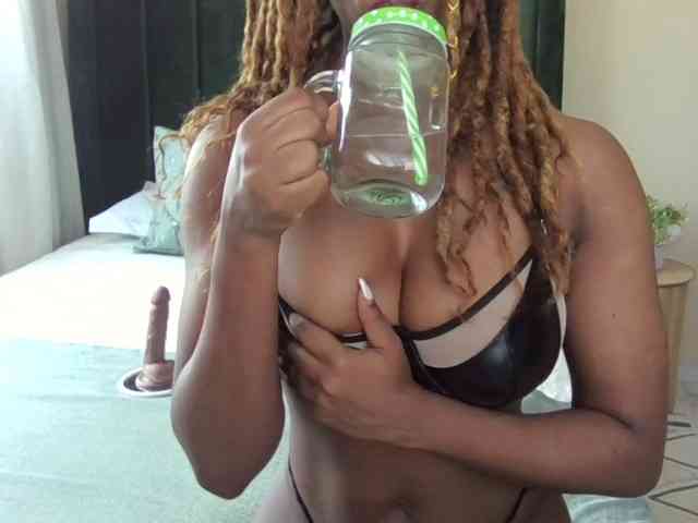 Saharangoddess webcam