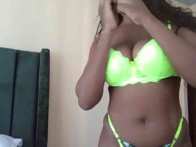 Saharangoddess webcam