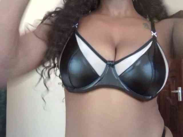 Saharangoddess webcam