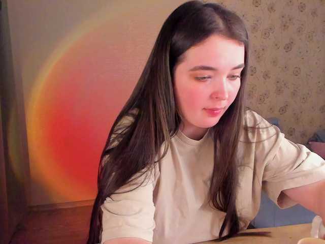 le modèle Alicenextdoor est en webcam porno dans un show sur le site bongacams, il possède les tags suivants: White/Caucasian,Brunette,Shaved