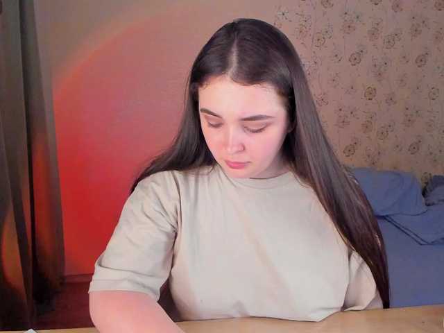 le modèle Alicenextdoor est en webcam porno dans un show sur le site bongacams, il possède les tags suivants: White/Caucasian,Brunette,Shaved