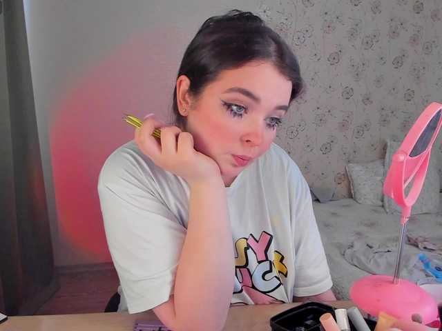 Alicenextdoor's BongaCams show and profile