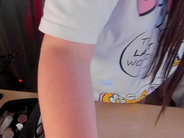 Alicenextdoor's BongaCams show and profile