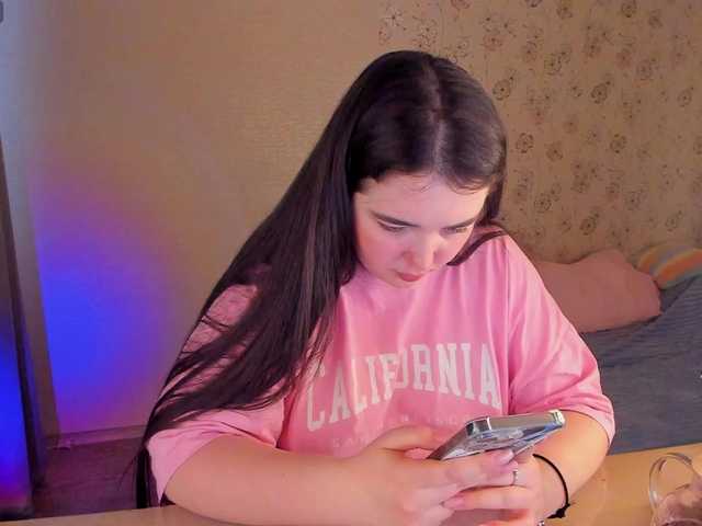 Alicenextdoor's BongaCams show and profile