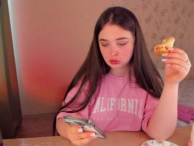 Alicenextdoor's BongaCams show and profile