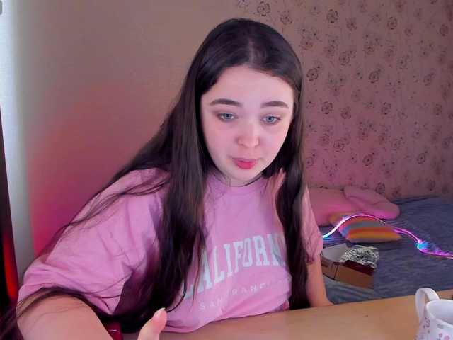 Alicenextdoor's BongaCams show and profile