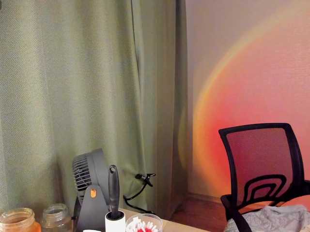 le modèle Alicenextdoor est en webcam porno dans un show sur le site bongacams, il possède les tags suivants: White/Caucasian,Brunette,Shaved