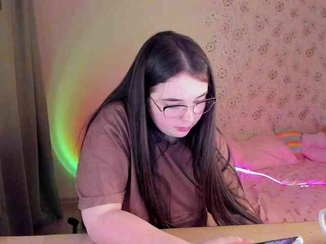 Alicenextdoor webcam