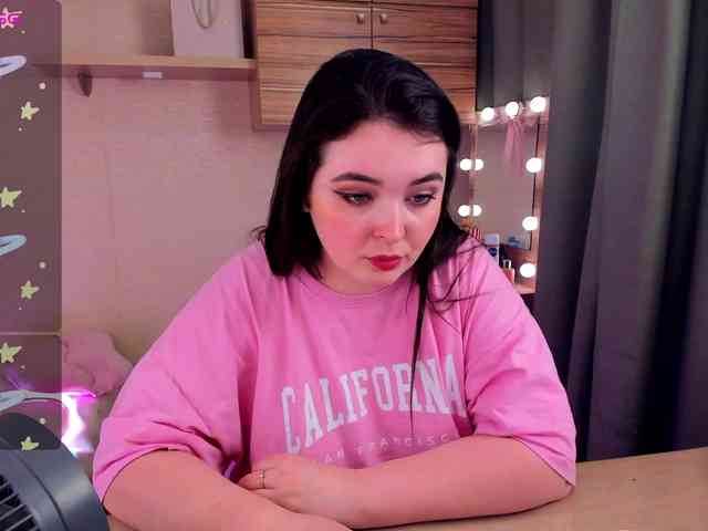 Alicenextdoor webcam