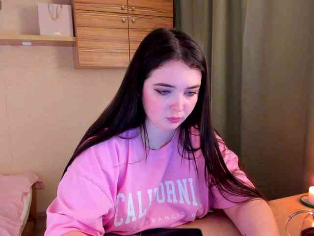 Alicenextdoor webcam