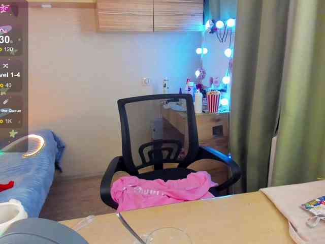 Alicenextdoor webcam