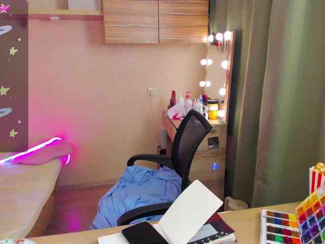 Alicenextdoor webcam