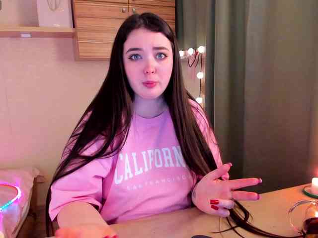 Alicenextdoor webcam