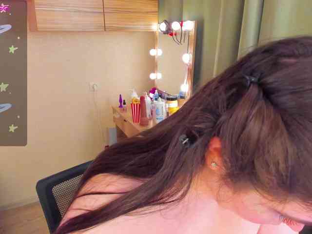 Alicenextdoor webcam