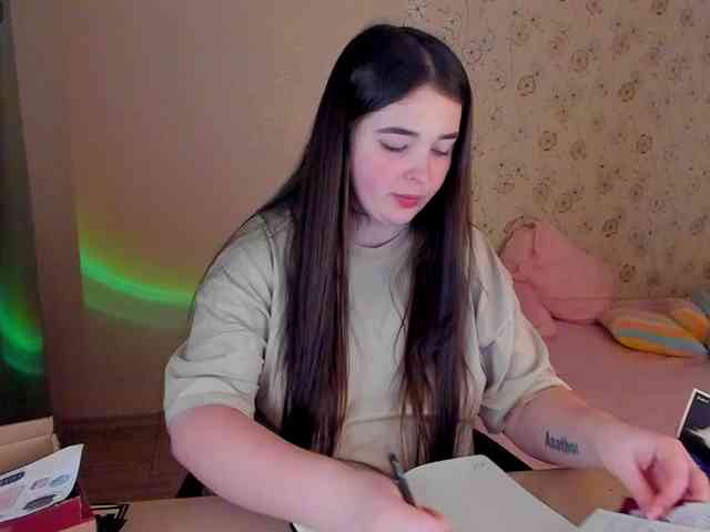 Alicenextdoor webcam