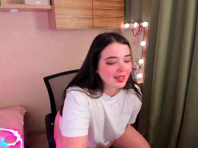 Alicenextdoor webcam