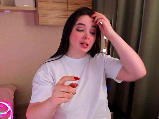 Alicenextdoor webcam