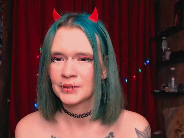 Velvet-and-Venom's BongaCams show and profile