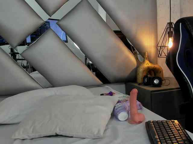 ABRILMILLER-VC webcam