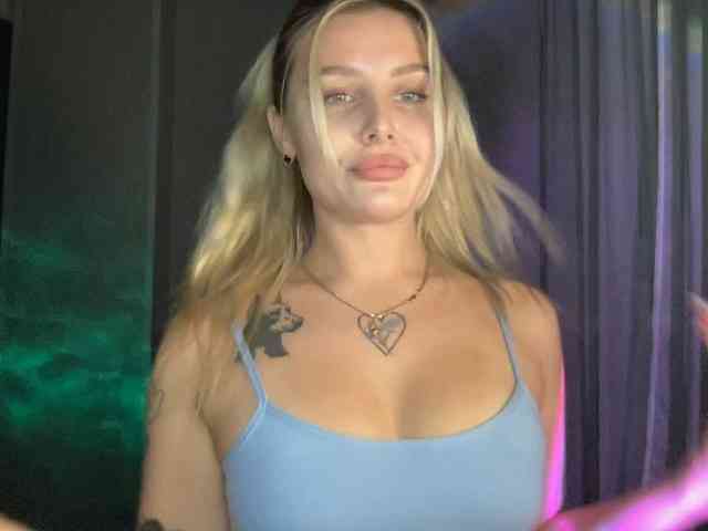 Alicemiumur webcam