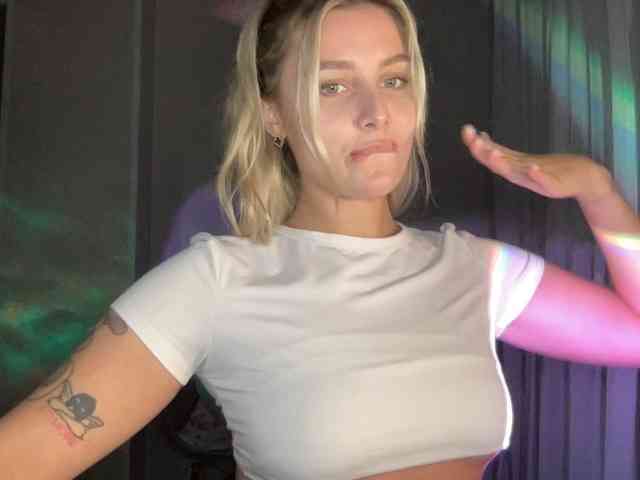 Alicemiumur webcam