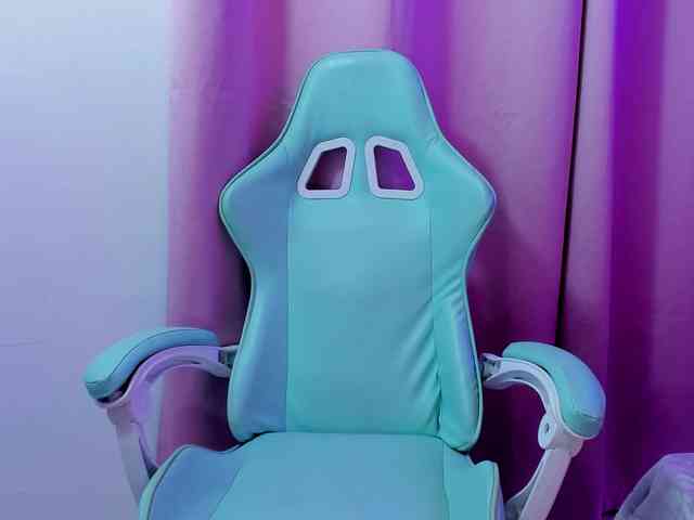 NahiraFun webcam