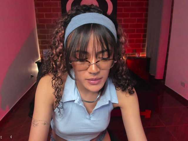 CurlyScarlett13's BongaCams show and profile