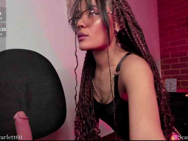 CurlyScarlett13 webcam