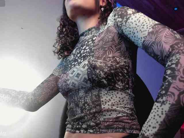 CurlyScarlett13 webcam