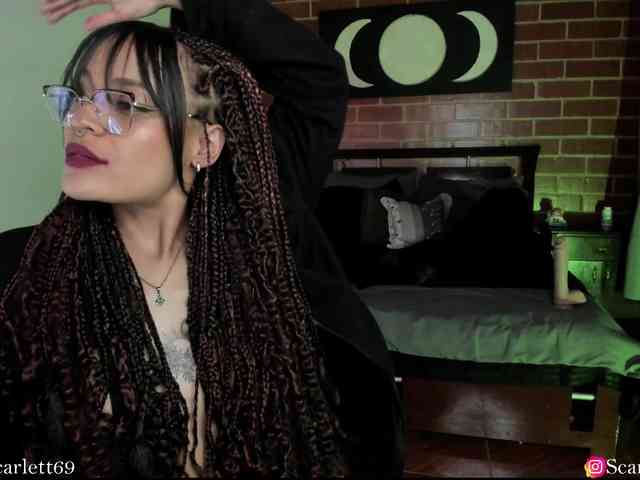 CurlyScarlett13 webcam