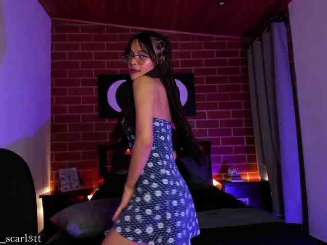 CurlyScarlett13 webcam