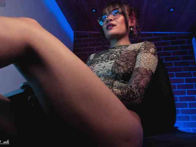 CurlyScarlett13 webcam