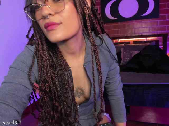 CurlyScarlett13 webcam