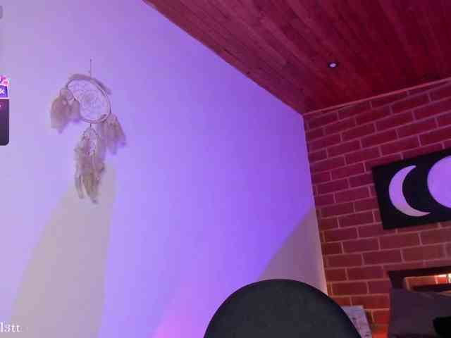 CurlyScarlett13 webcam