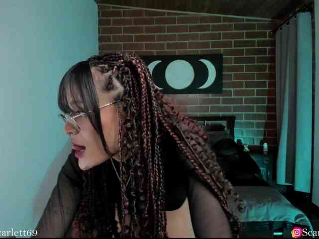 CurlyScarlett13 webcam