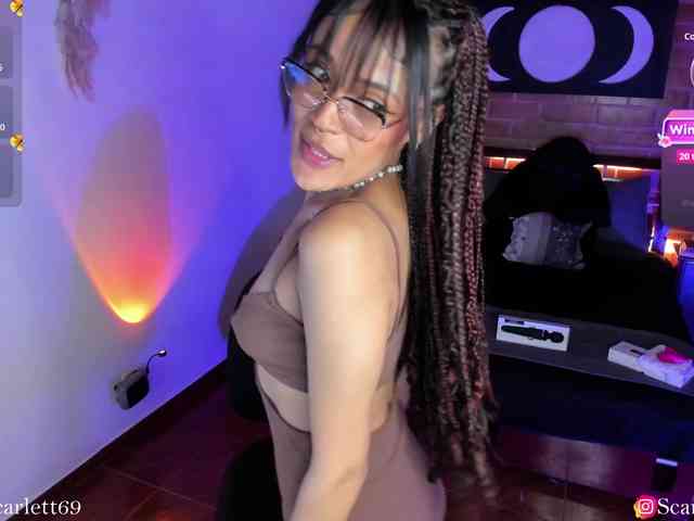 CurlyScarlett13 webcam