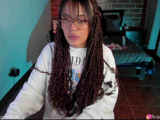 CurlyScarlett13 webcam