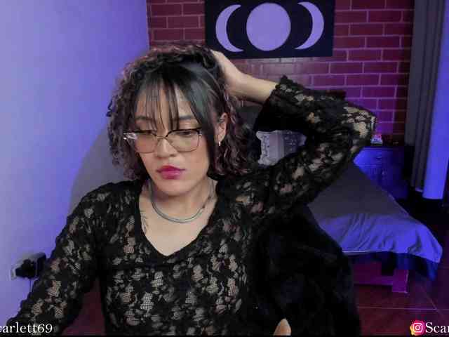 CurlyScarlett13 webcam