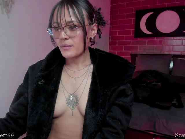 CurlyScarlett13 webcam