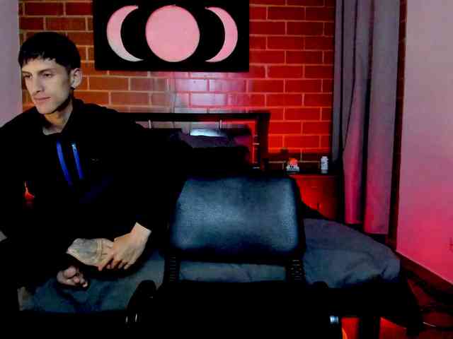 CurlyScarlett13 webcam